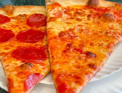 Joe's Pizza signature dishes Plain Cheese Slice
Pepperoni Slice
Fresh Mozzarella Pie